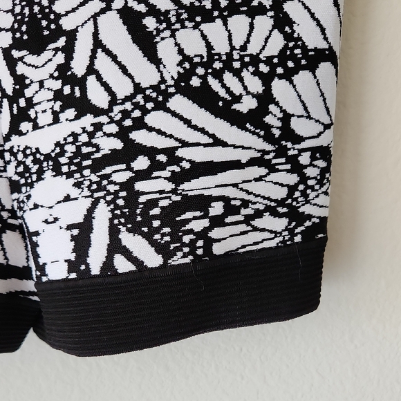 Bebe High Waist Black and White Butterfly Short Shorts with Graffiti Print Sz M - Picture 11 of 15